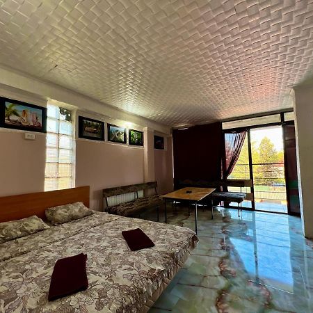Smile Guesthouse 트빌리시 외부 사진