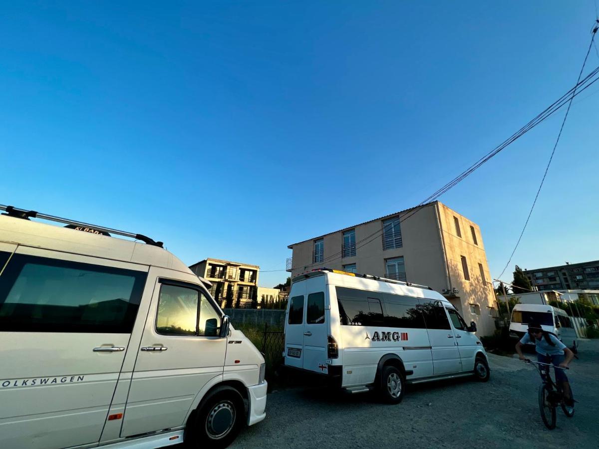 Smile Guesthouse 트빌리시 외부 사진