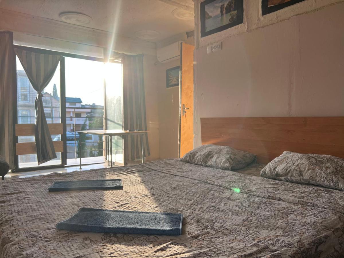 Smile Guesthouse 트빌리시 외부 사진